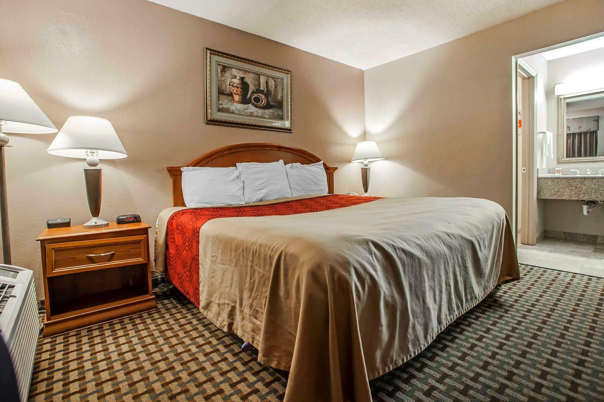 Econo Lodge Mount Laurel Exterior photo